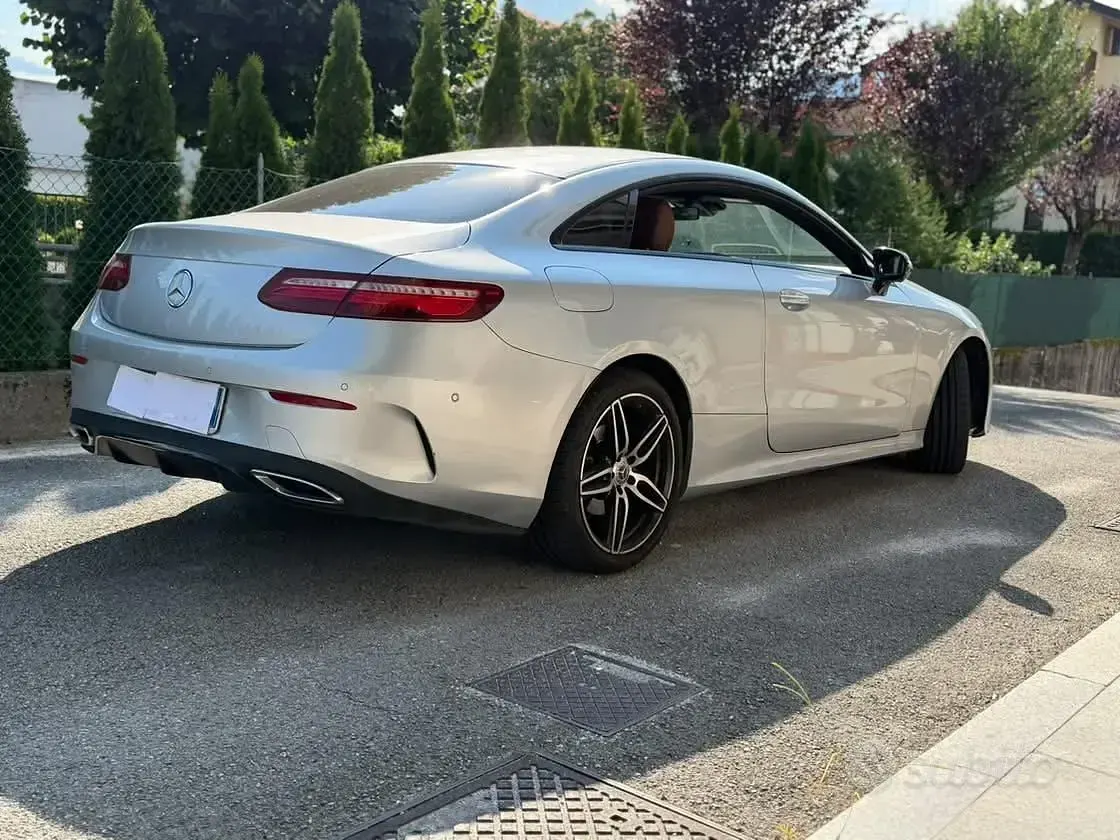 Usata Mercedes E220 AMG line 194 CV (142 kW) 2018 Grigio Coupé