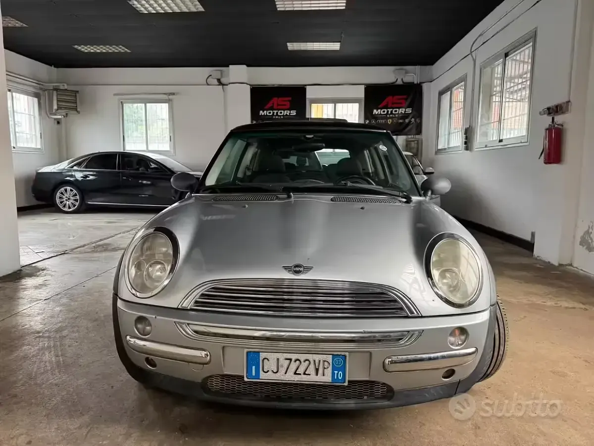 Usata Mini ONE 90 CV (66 kW) 2003 Grigio Utilitaria
