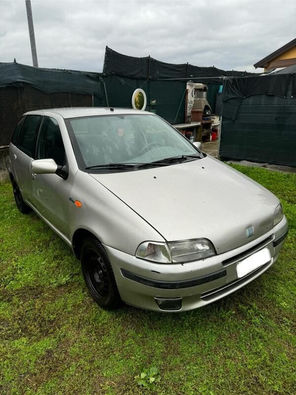 Usata Fiat Punto 80 CV (58 kW) 2000 Argento Utilitaria