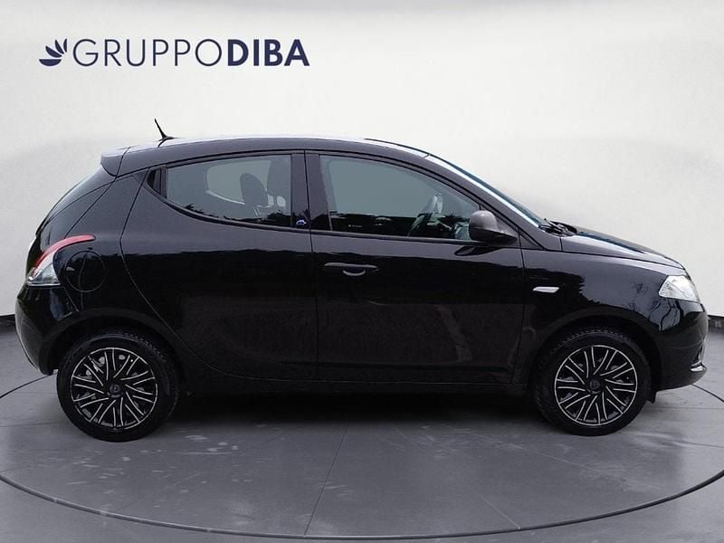 Usata Lancia Ypsilon 69 CV (50 kW) 2020 Nero Utilitaria
