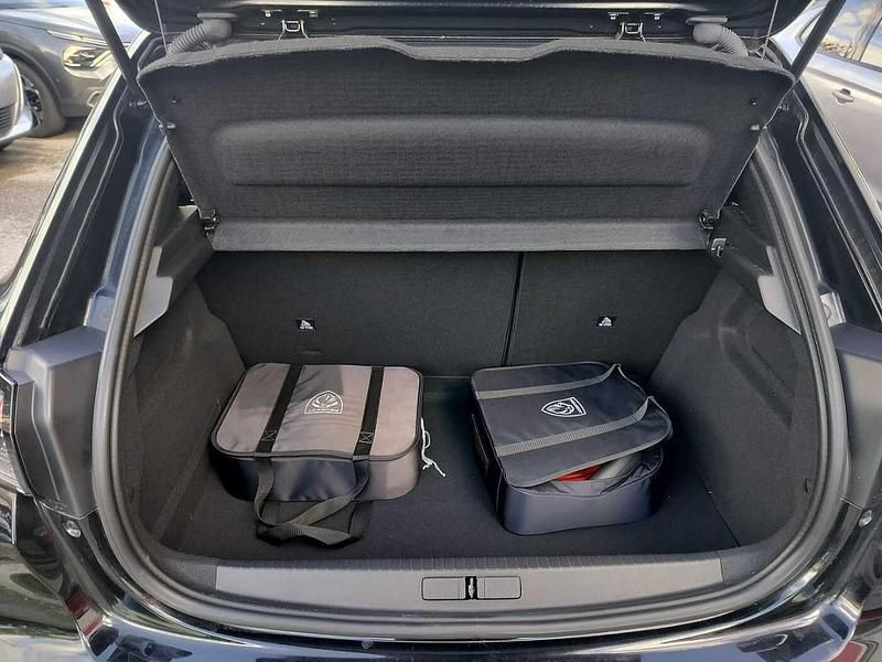 Usata Peugeot e-208 Allure 100 kW (136 CV) 2024 Nero Utilitaria