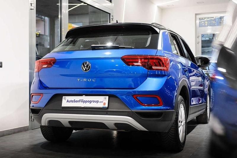 Usata VW T-Roc Life 116 CV (85 kW) 2022 Blu ravenna tetto nero SUV