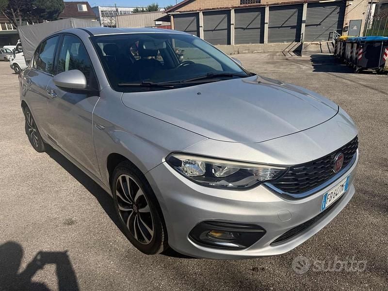 Usata Fiat Tipo Lounge 120 CV (88 kW) 2016 Grigio Berlina