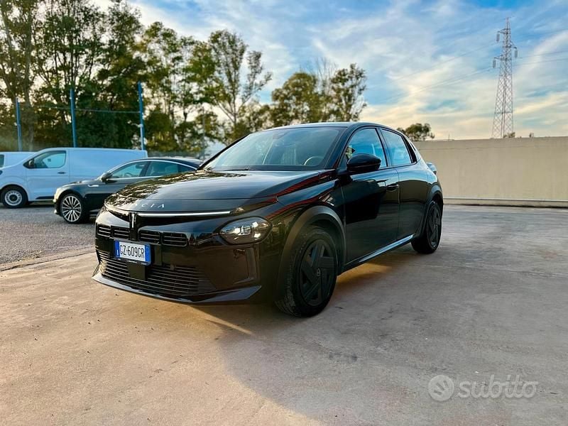 Usata Lancia Ypsilon 101 CV (74 kW) 2025 Nero Utilitaria
