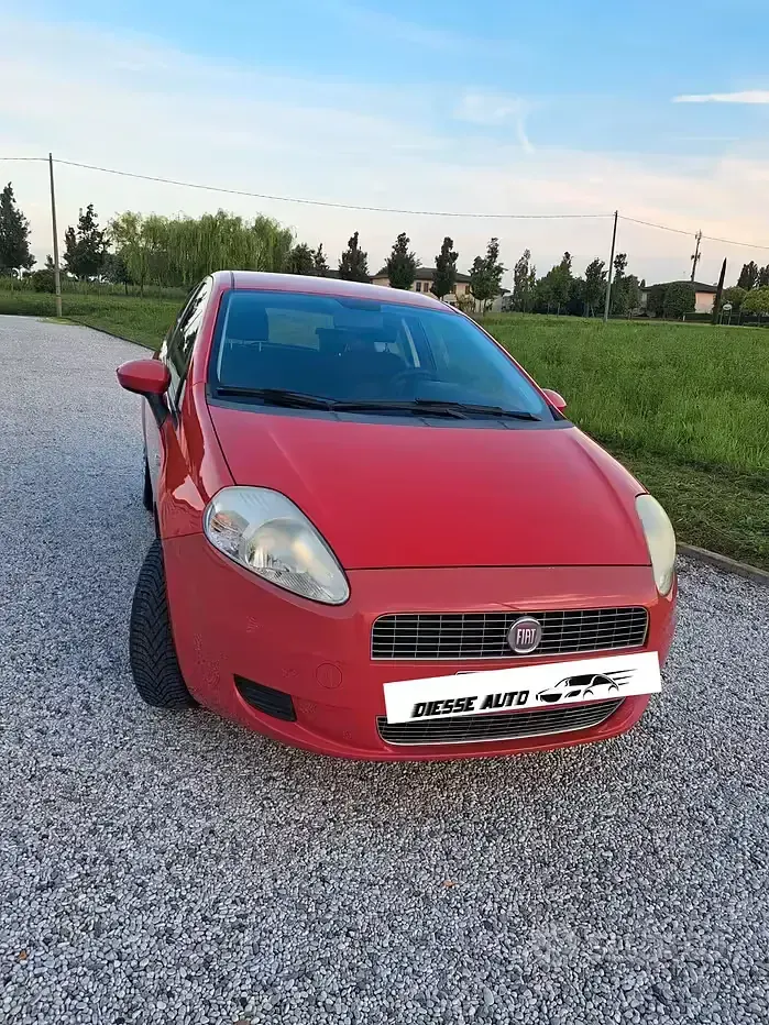 Usata Fiat Grande Punto 77 CV (56 kW) 2009 Rosso Utilitaria