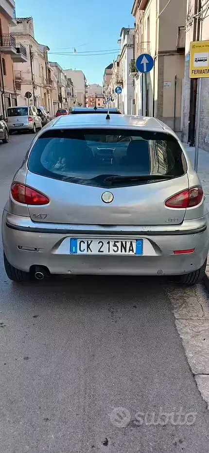 Usata Alfa Romeo 147 116 CV (85 kW) 2003 Grigio Utilitaria