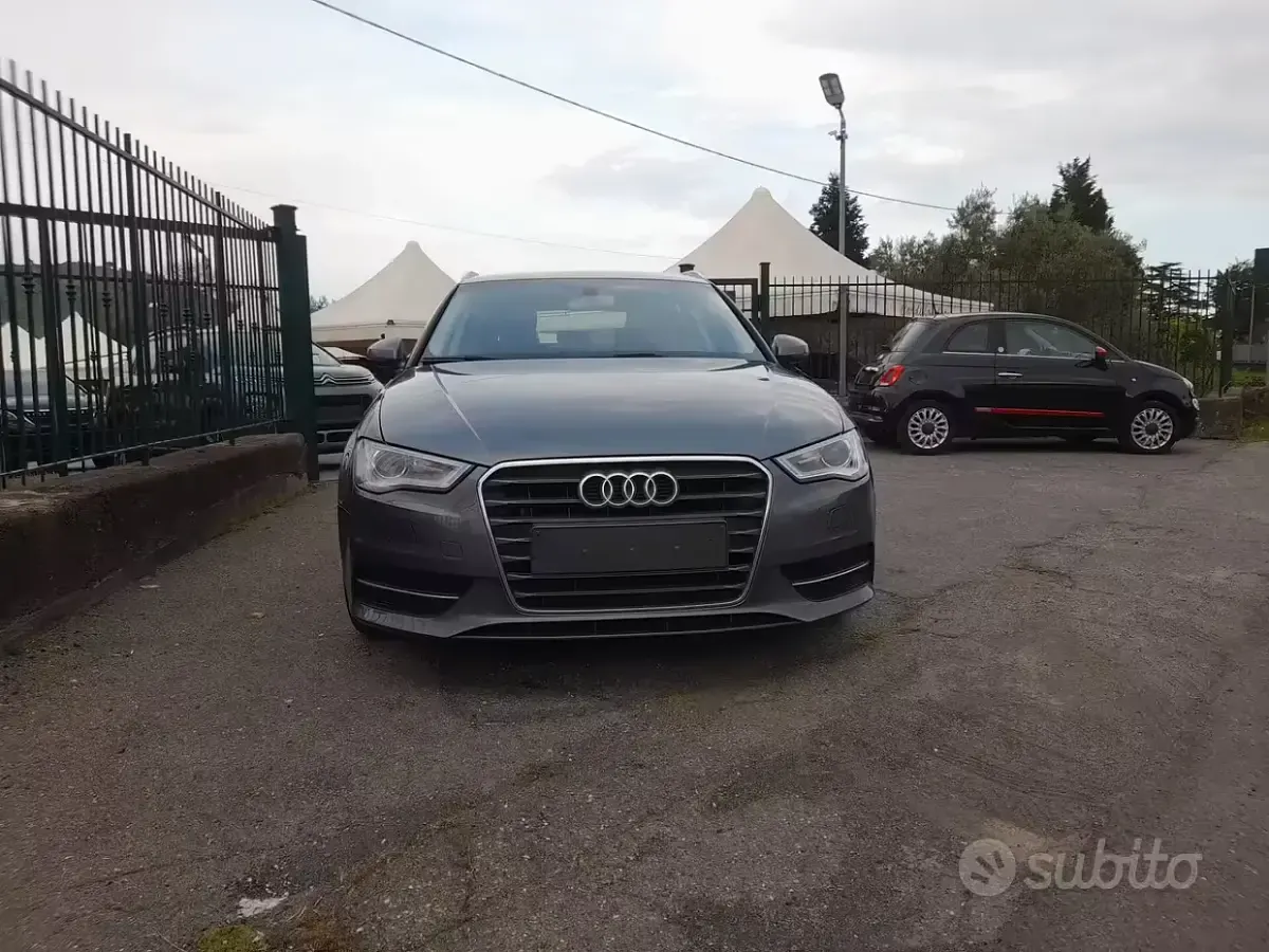 Usado Audi A3 Attraction 110 CV (80 kW) 2016 Gris Berlina