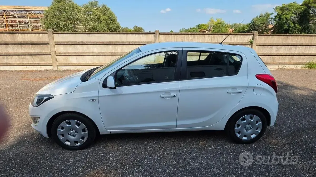 Usata Hyundai i20 Edition 85 CV (62 kW) 2013 Bianco Utilitaria