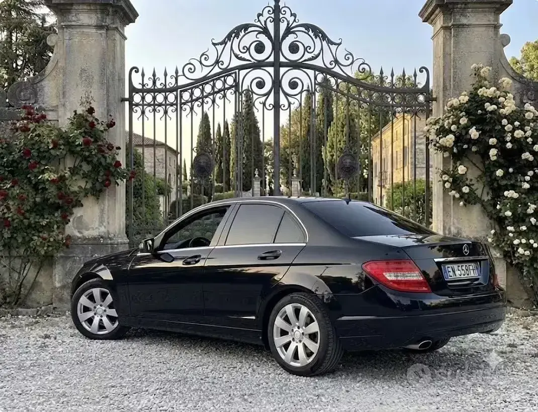 Usata Mercedes C220 Avantgarde 136 CV (100 kW) 2011 Nero Berlina