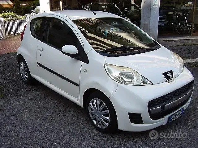 Käytetty Peugeot 107 68 HP (50 kW) 2010 Valkoinen Viistoperä