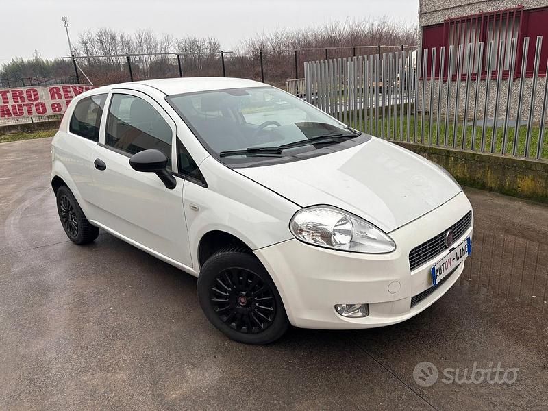 Usata Fiat Grande Punto 77 CV (56 kW) 2010 Bianco Utilitaria