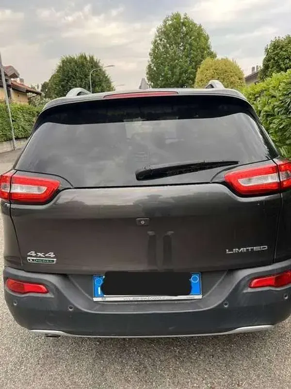 Usata Jeep Cherokee Limited 140 CV (102 kW) 2015 Grigio SUV