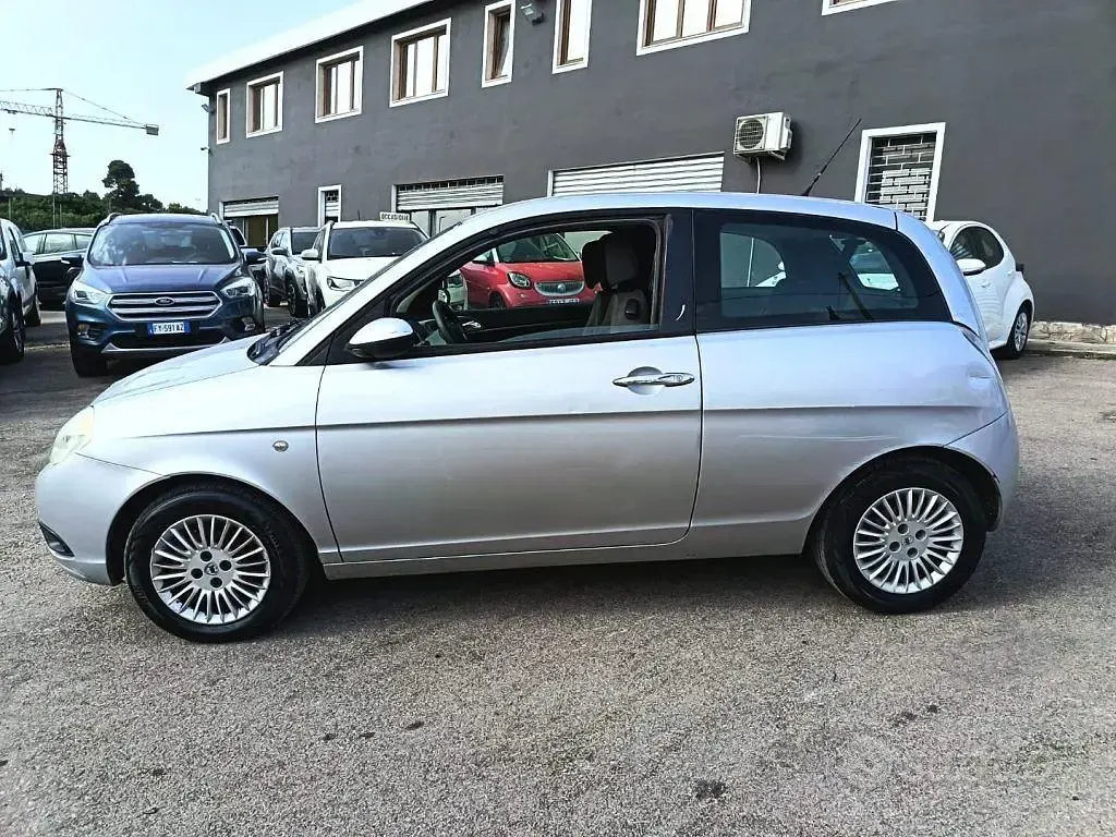 Usata Lancia Ypsilon 60 CV (44 kW) 2006 Grigio Utilitaria