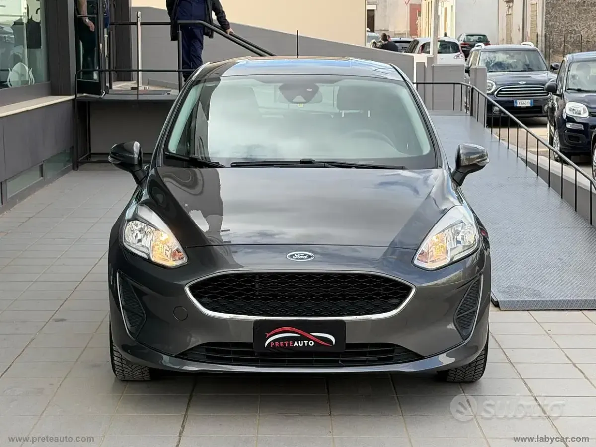 Usata Ford Fiesta 70 CV (51 kW) 2018 Grigio Utilitaria