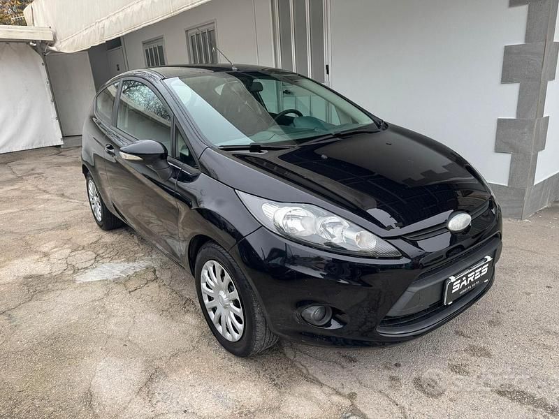 Usata Ford Fiesta Titanium 70 CV (51 kW) 2010 Nero Utilitaria