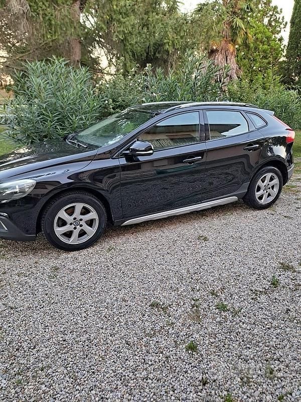 Nero Usata 2013 Volvo V40 CC Station wagon | 5700 € (Buon prezzo) - Immagine 1/4