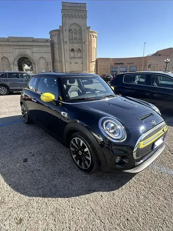 Usata Mini Cooper SE 75 kW (102 CV) 2020 Bluazzurro Utilitaria