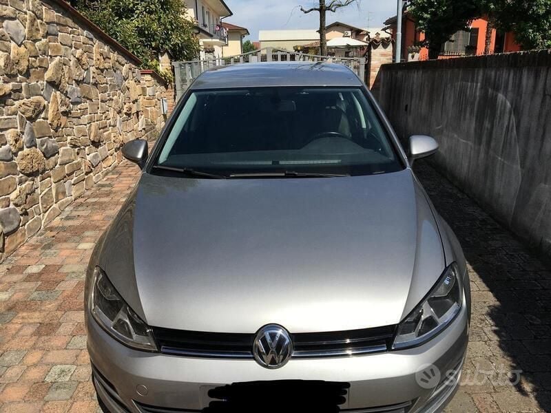 Grigio Usata 2013 VW Golf VII Highline Tre volumi | 9200 € (Buon prezzo) - Immagine 1/4
