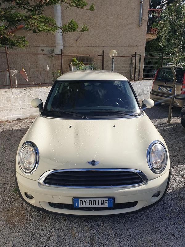 Begagnad Mini ONE 95 HK (69 kW) 2009 Vit Halvkombi