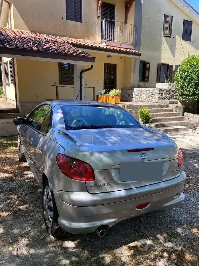 Usata Peugeot 206 CC Quiksilver 109 CV (80 kW) 2005 Grigio Cabrio