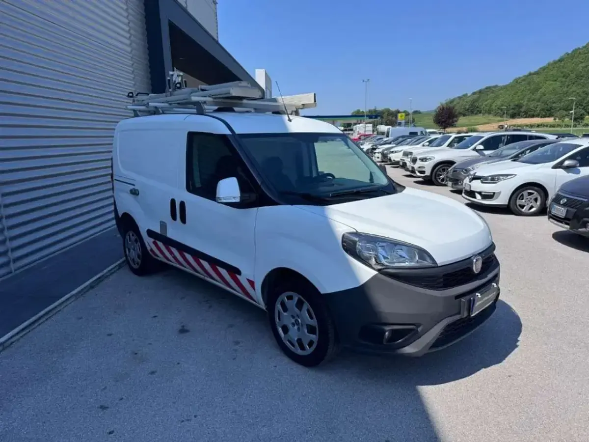 Usata Fiat Doblò 120 CV (88 kW) 2020 Bianco Monovolume
