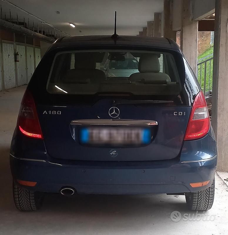 Usata Mercedes A180 109 CV (80 kW) 2010 Blu Berlina