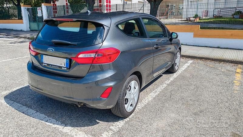 Gebraucht Ford Fiesta 75 PS (55 kW) 2018 Grau Kleinwagen