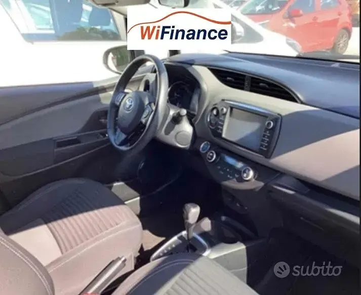 Usata Toyota Yaris Hybrid Business Edition 101 CV (74 kW) 2020 Bianco Berlina