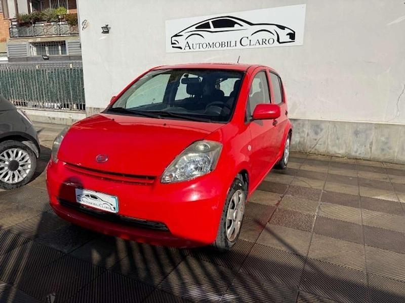 Rosso Usata 2006 Daihatsu Sirion Due volumi | 1400 € (Super prezzo) - Immagine 1/4