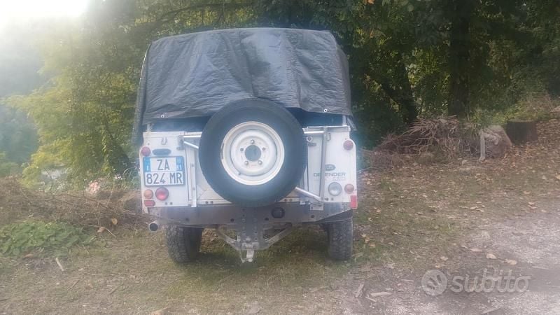 Usado Land Rover Defender 122 HP (89 kW) 2001 Cinzento Cabrios