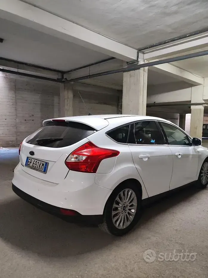 Usata Ford Focus 125 CV (91 kW) 2012 Bianco Berlina