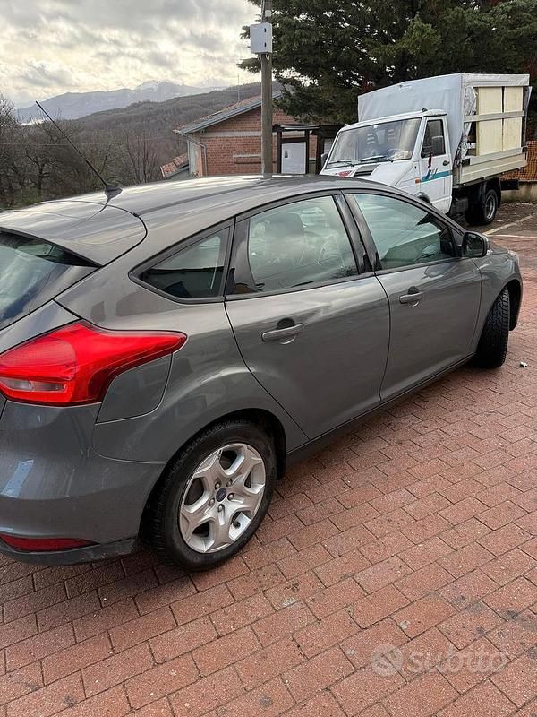 Usata Ford Focus 95 CV (69 kW) 2015 Grigio Berlina