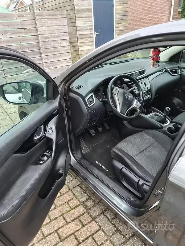 Usata Nissan Qashqai Acenta 110 CV (80 kW) 2015 Grigio SUV