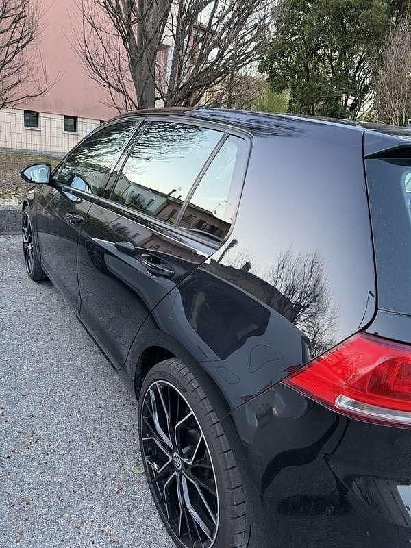 Usata VW Golf VII Highline 110 CV (80 kW) 2017 Berlina