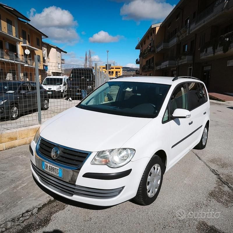 Usata VW Touran Conceptline 108 CV (79 kW) 2008 Bianco Monovolume