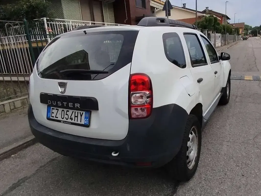 Usata Dacia Duster Ambiance 90 CV (66 kW) 2015 Bianco SUV