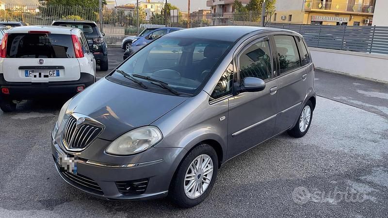 Grigio Usata 2010 Lancia Musa Monovolume | 3800 € (Buon prezzo) - Immagine 1/4