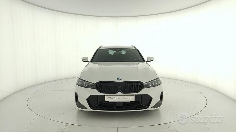 Usata BMW 320e M Sport 190 CV (139 kW) 2025 Bianco Station wagon