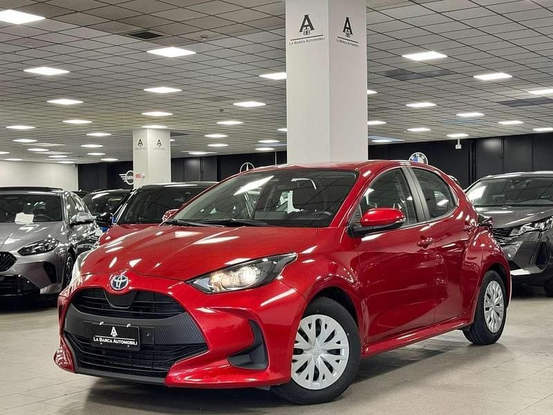 Nero Usata 2022 Toyota Yaris Hybrid Active Berlina | 12.900 € (Super prezzo) - Immagine 1/4