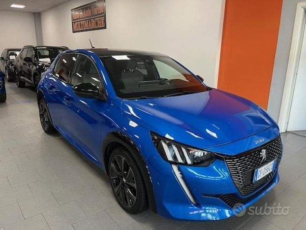 Usata Peugeot 208 GT-line 101 CV (74 kW) 2021 Blu Utilitaria