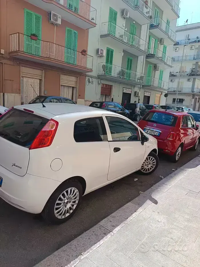 Usata Fiat Grande Punto 65 CV (47 kW) 2013 Bianco Utilitaria