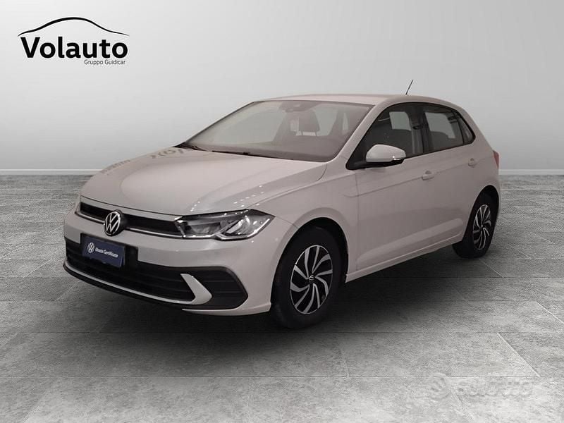 Usata VW Polo Life 95 CV (69 kW) 2023 Grigio Utilitaria