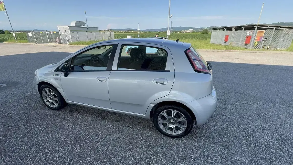 Usata Fiat Punto 77 CV (56 kW) 2014 Argento Utilitaria
