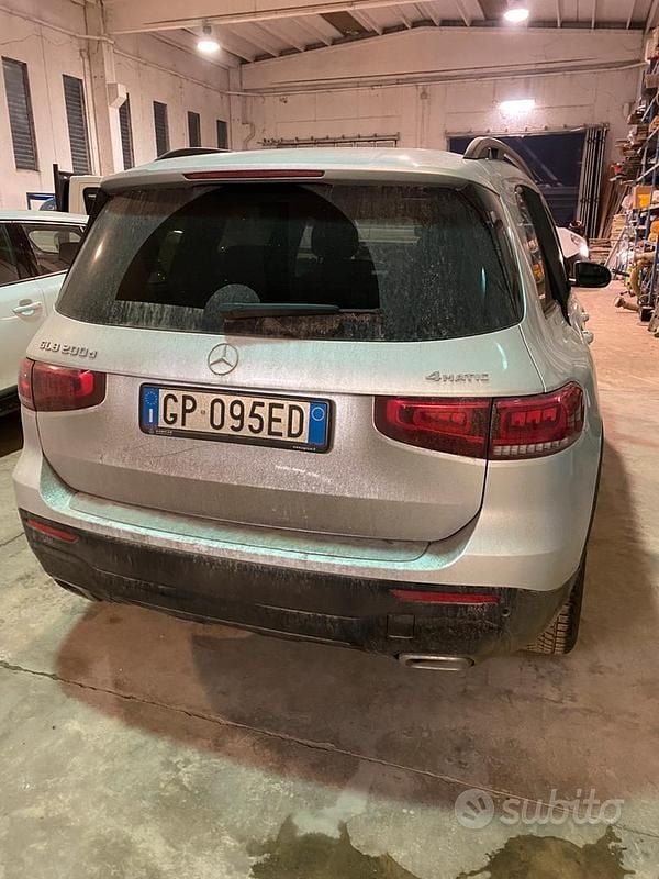 Usata Mercedes GLB200 150 CV (110 kW) 2023 Grigio SUV