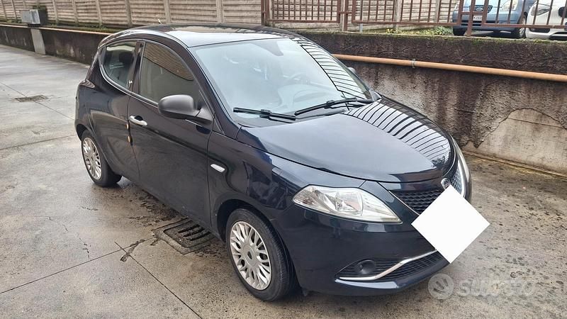 Blu Usata 2016 Lancia Ypsilon Silver Due volumi | 7000 € (Buon prezzo) - Immagine 1/4