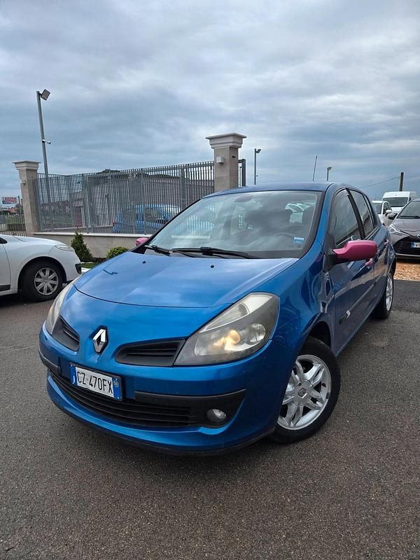 Usata Renault Clio II Luxe 70 CV (51 kW) 2006 Blu Berlina