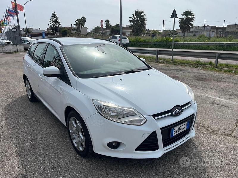 Usata Ford Focus 95 CV (69 kW) 2014 Bianco Station wagon