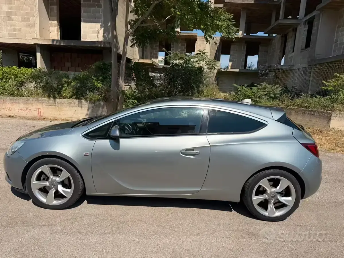 Usata Opel Astra GTC 180 CV (132 kW) 2012 Coupé