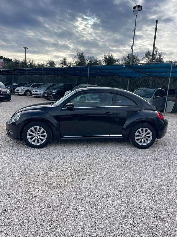 Usata VW Beetle Design 105 CV (77 kW) 2014 Nero Utilitaria
