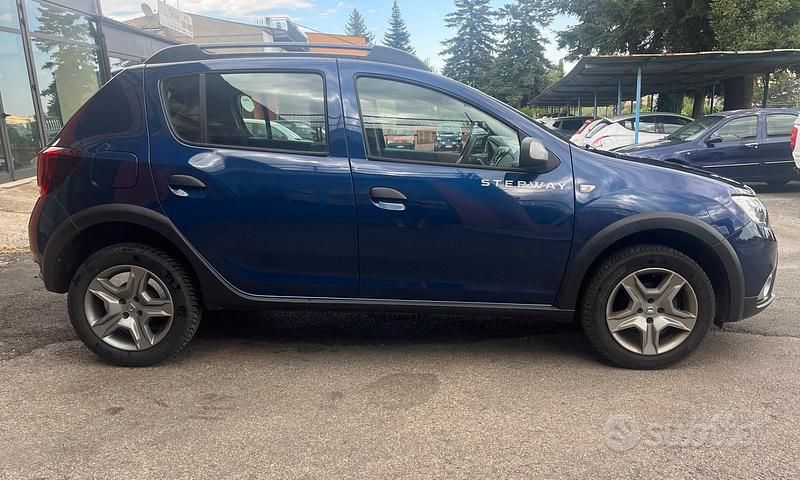 Usata Dacia Sandero Prestige 90 CV (66 kW) 2018 Blu Utilitaria